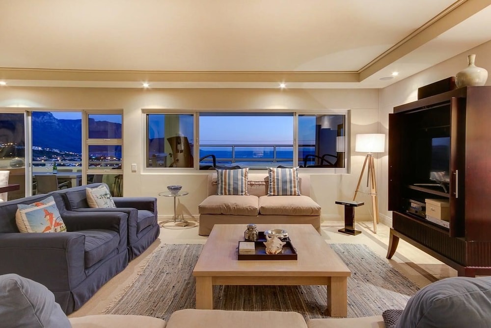 Dunmore Views — 4-Star Luxury Hotel in Cape Town, South Africa