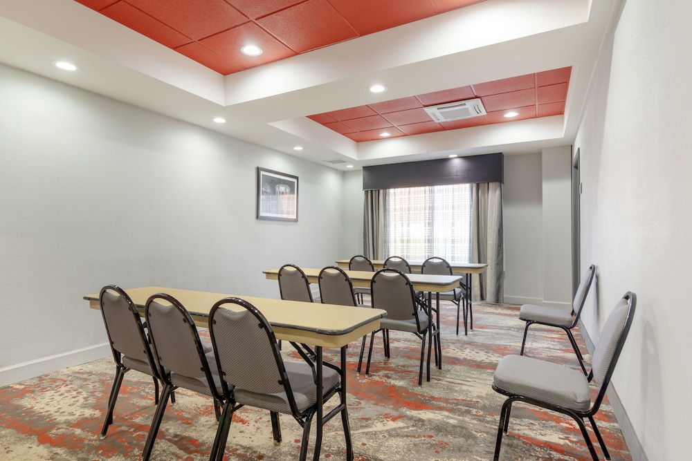 Comfort Inn & Suites Carrollton - photo 43