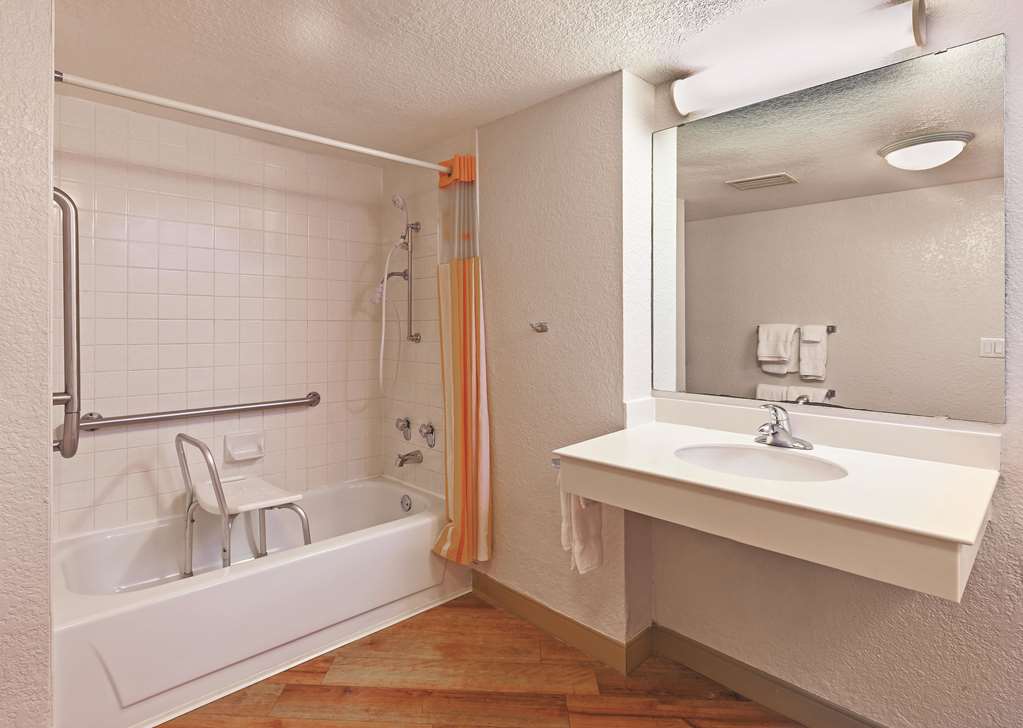 Travelodge by Wyndham Houston Cy Fair - photo 10
