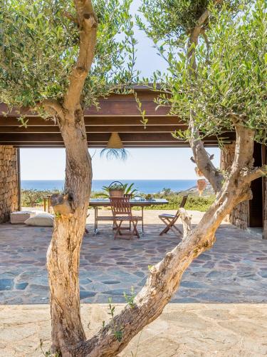 Dammuso Meraki — 4-Star Luxury Hotel in Pantelleria, Italy