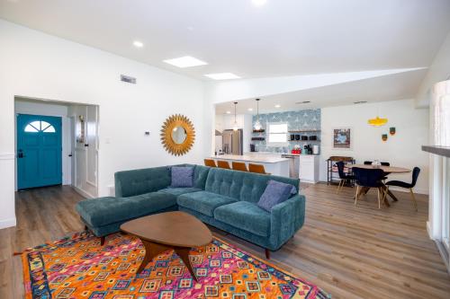 Luxury 4BR Oasis with Pool Hot Tub & Game Room — hotel in Cedar Park