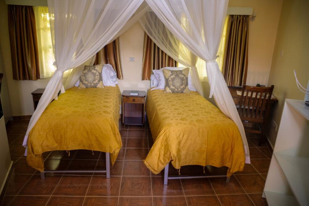 Lake Olbolosat Resort Park Lodge — Nyahururu — photo 3