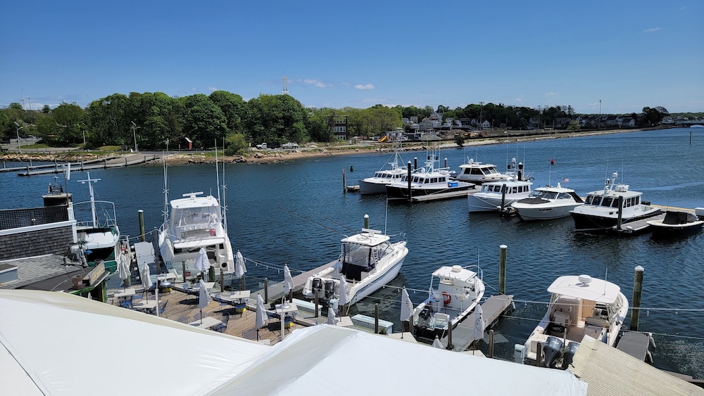 The Hotel at Cape Ann Marina - photo 20
