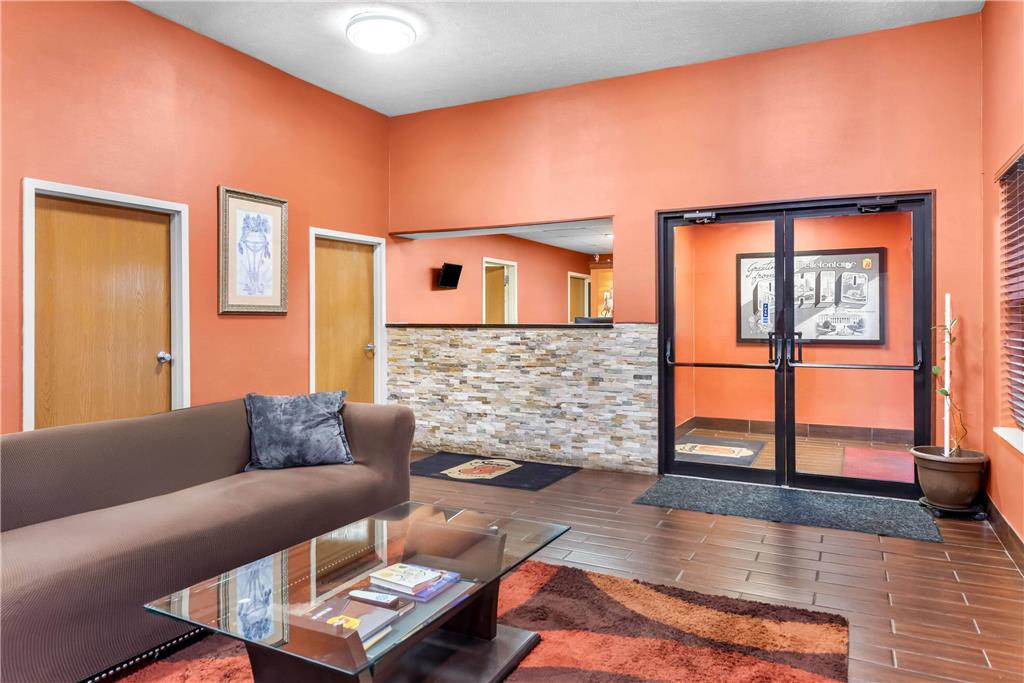 Super 8 by Wyndham Bellefontaine - photo 8