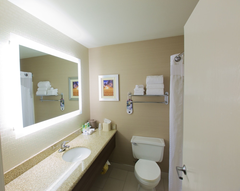 Holiday Inn Express Fargo West Acres by IHG - photo 35