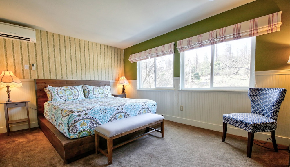 Hotel Charlotte - photo 19