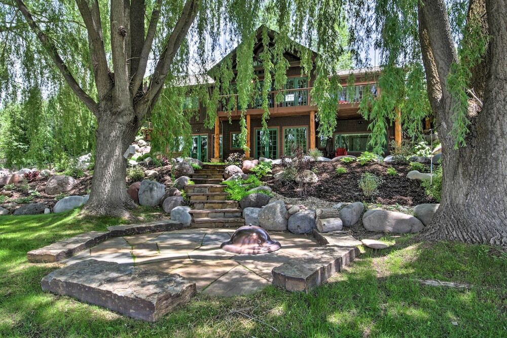 Rivers Edge Mtn Home Private Hot Tub and Views — 4-Star Luxury Hotel in Glenwood Springs, United States