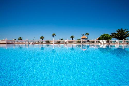 Superior Del Duque ocean view 2 bedroom apartment — 4-Star Luxury Hotel in Adeje, Spain