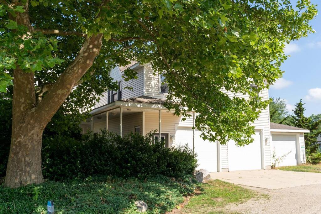 Secluded & Quiet on the Beautiful Kalamazoo River Saugatuck Douglas Fennville in Holland, United States