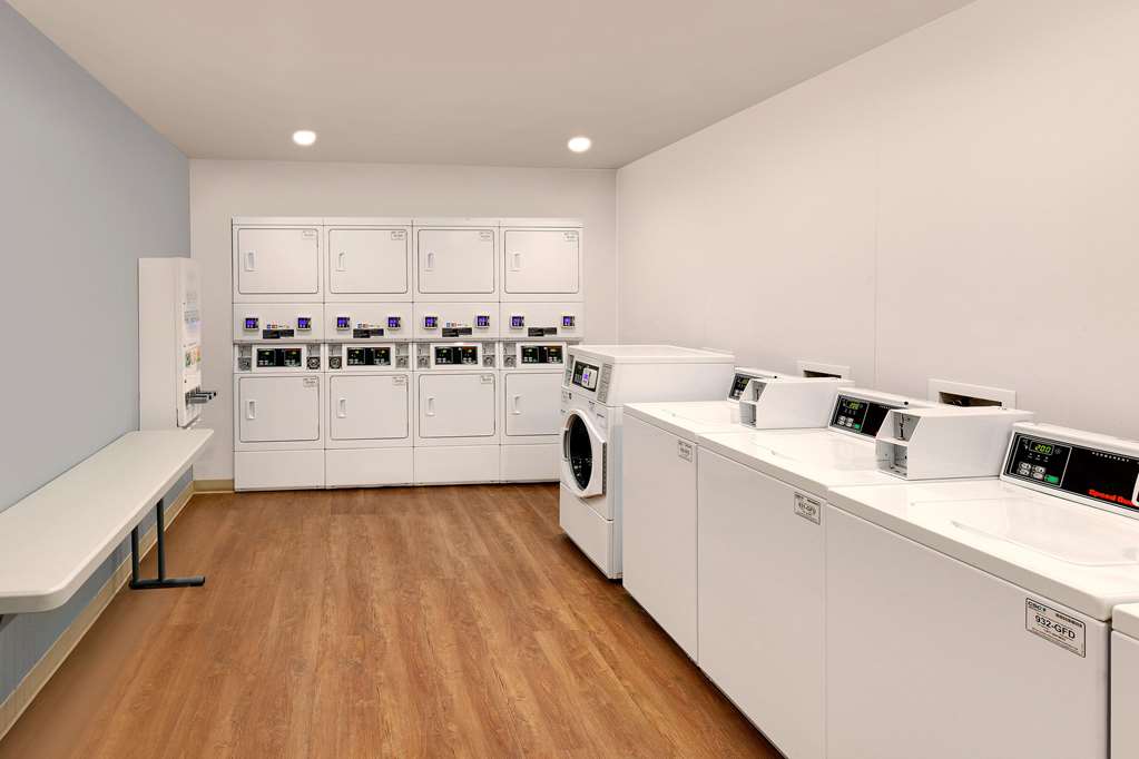 WoodSpring Suites Las Colinas Northwest Dallas - photo 16