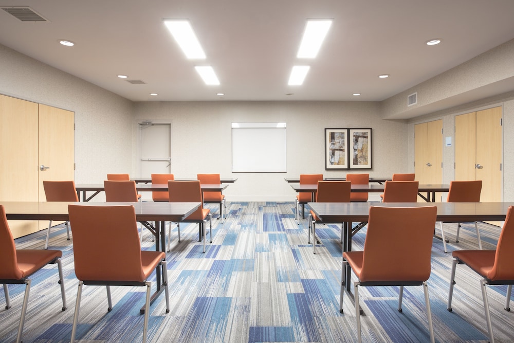 Holiday Inn Express & Suites Amarillo by IHG - photo 37