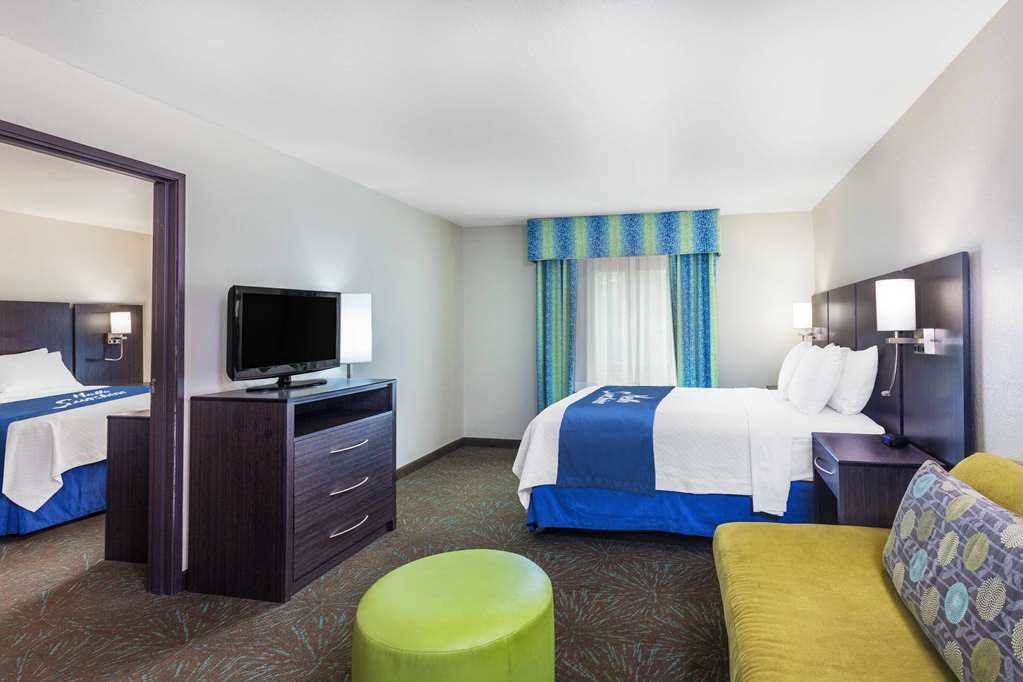 Days Inn & Suites by Wyndham East Flagstaff - photo 16