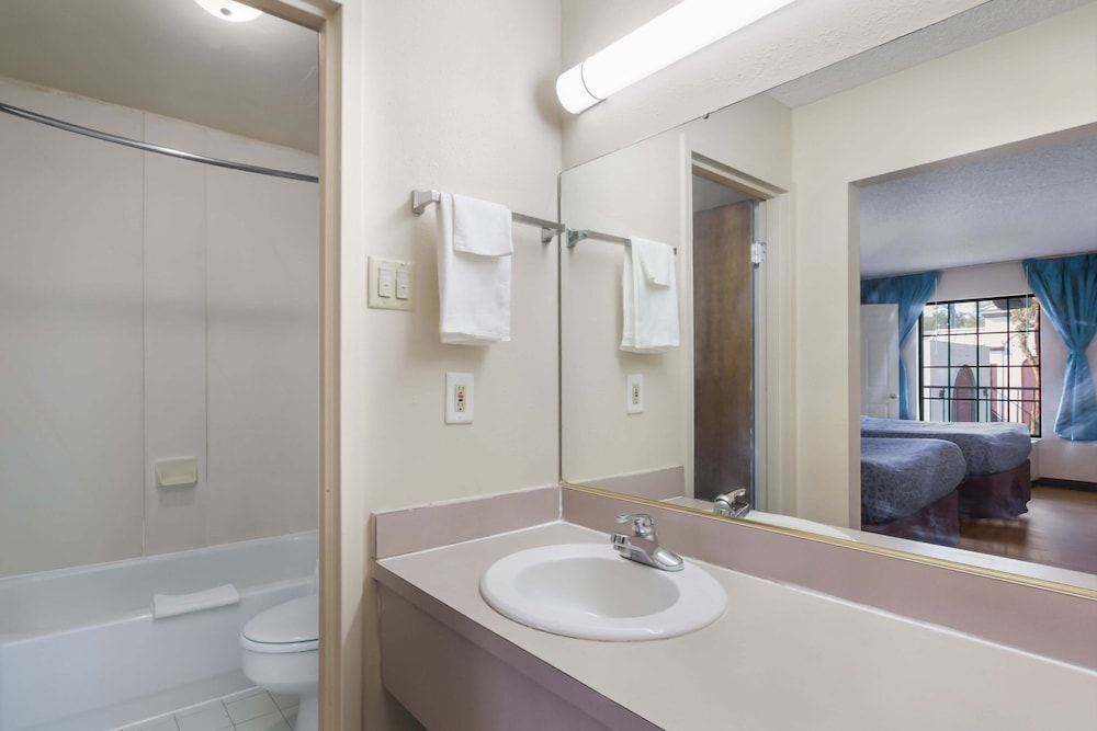 1 Life Studio and Suites - photo 25