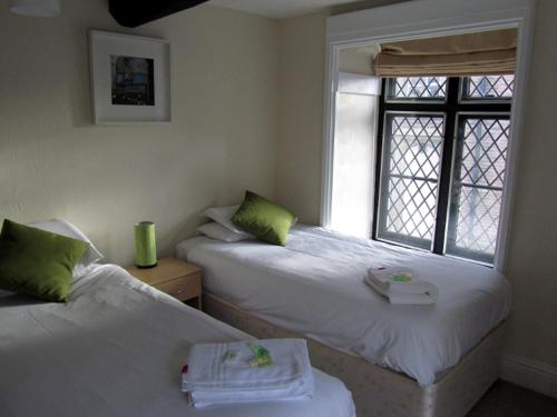 Queens Head Inn - carbon neutral hotel in Monmouth