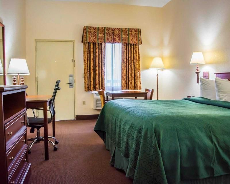 Quality Inn Weeki Wachee Spring Hill - photo 9