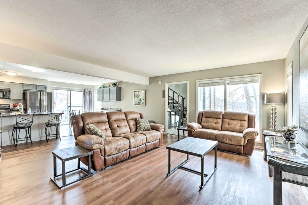 1 Mi to Margaritaville Resort: Osage Beach Home - photo 3