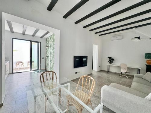 Piso Con Patio Mascotas Aptas — Alcala De Guadaira