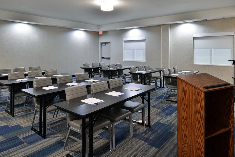 Holiday Inn Express Hotel & Suites Royse City by IHG - photo 57