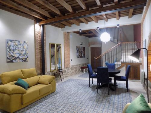 Apartamentos Suite Puerta del Jerte — 4-Star Luxury Hotel in Plasencia, Spain