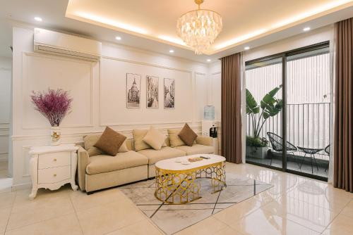 Vinhomes D'Capitale 2 bed apartment with Sunset view — 4-Star Luxury Hotel in Hanoi, Vietnam