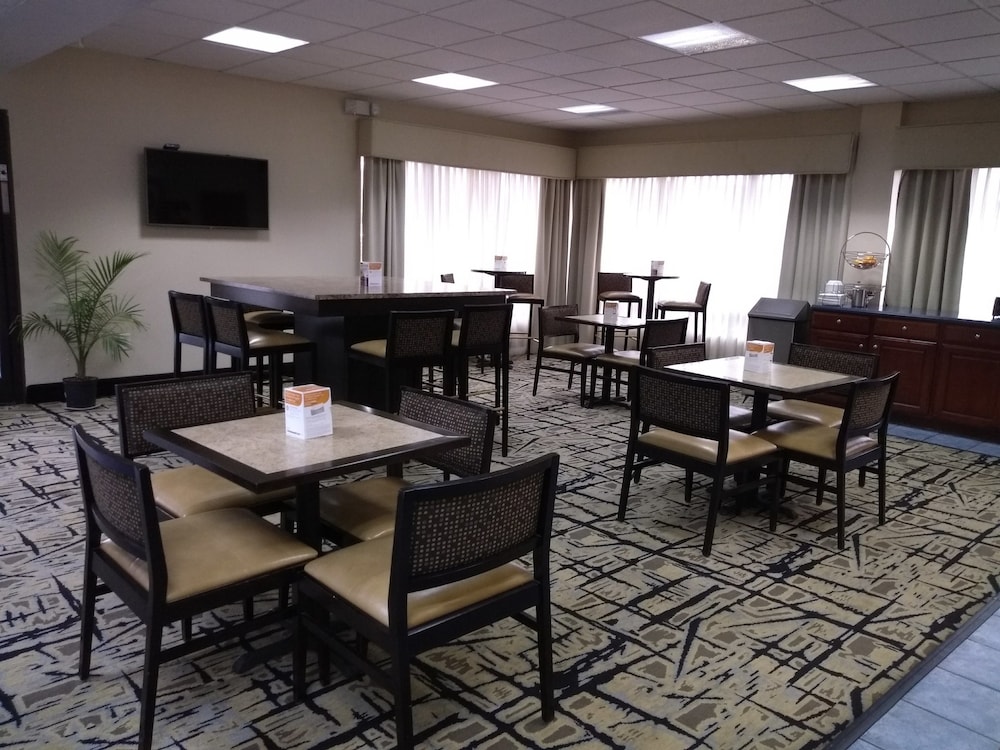 Clarion Inn Cleveland near University - photo 36
