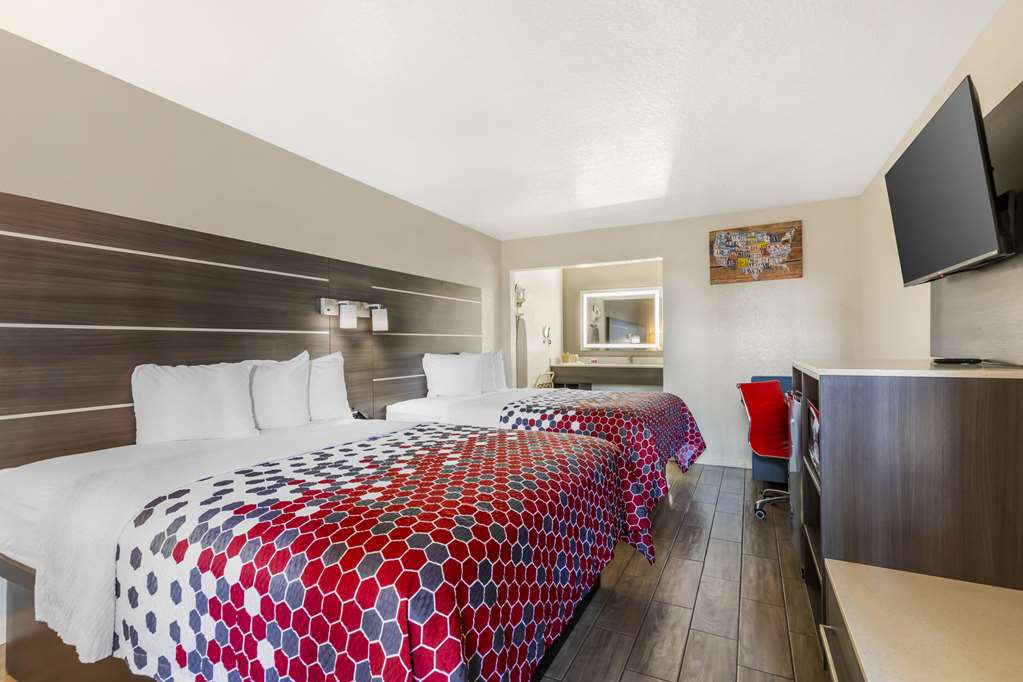Econo Lodge Inn & Suites Near Lackland AFB - photo 16