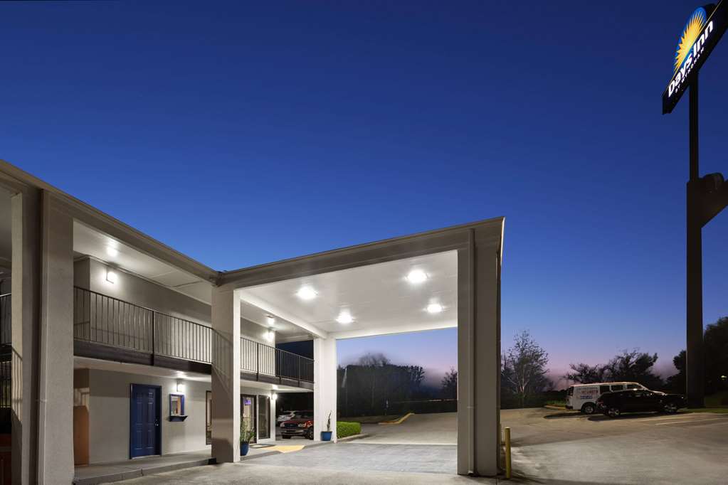 Days Inn by Wyndham Douglasville Atlanta Fairburn Road - photo 3