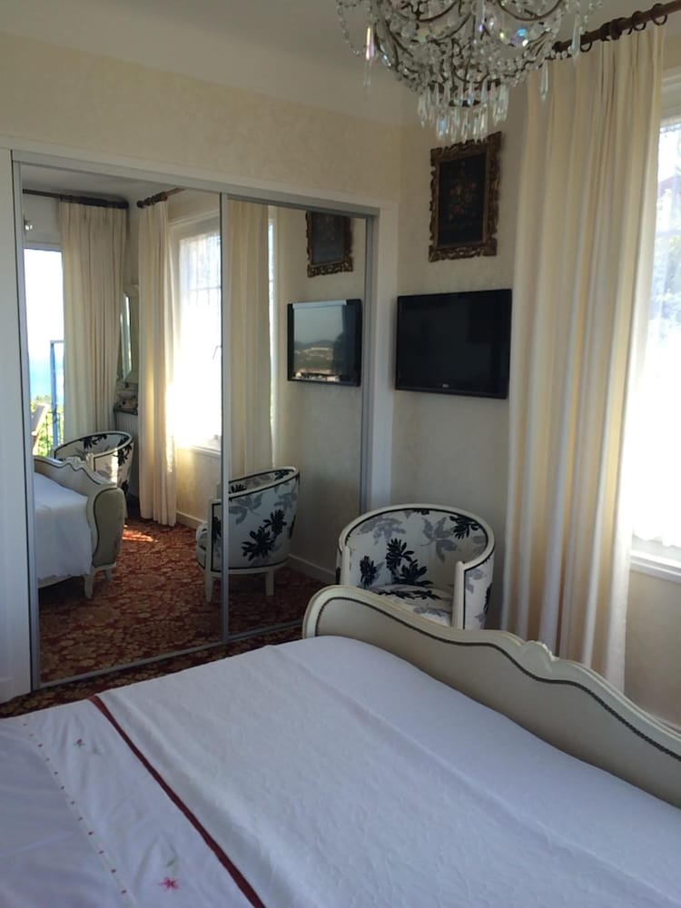 Villa Erresinolettean — 4-Star Luxury Hotel in Ciboure, France