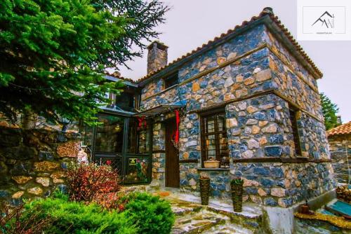 Charming 3 Storey Loft with Fireplace in Edessa, Greece