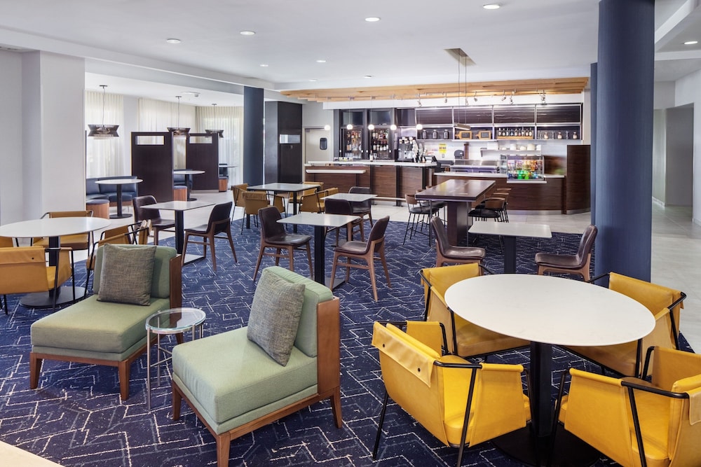 Courtyard by Marriott Charleston Downtown Civic Center - photo 34