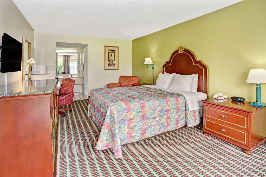 Travelodge by Wyndham Sellersburg Louisville North - photo 6