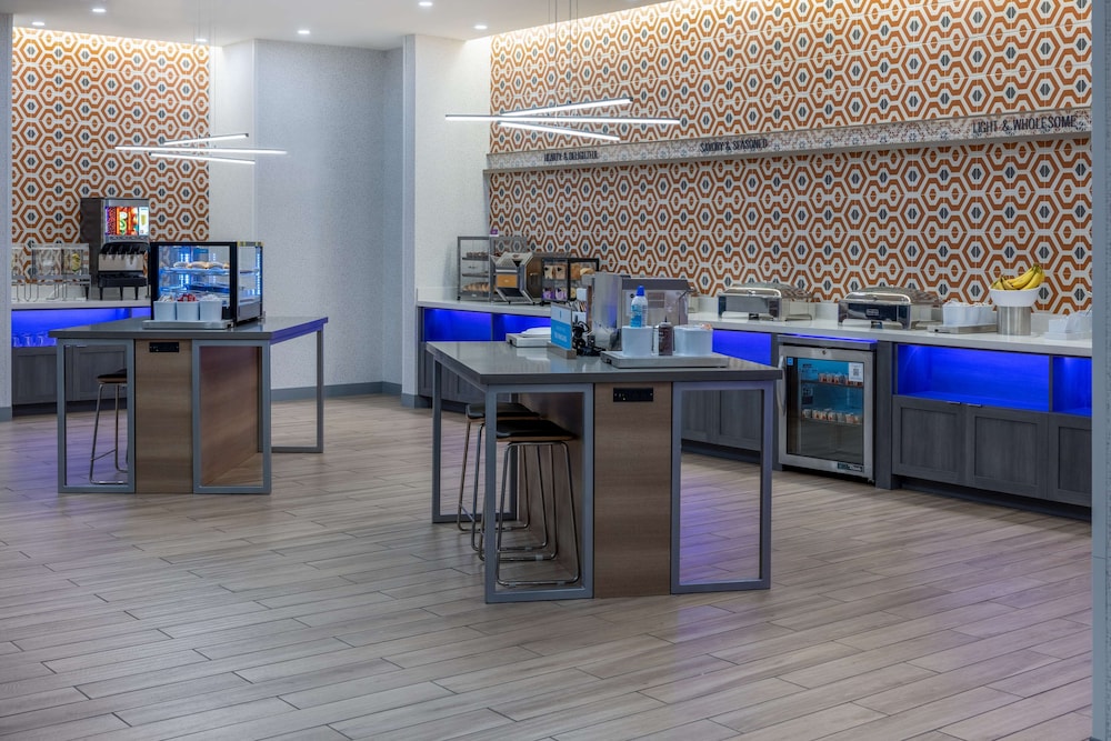 Tru by Hilton Pensacola Airport Medical Center - photo 32