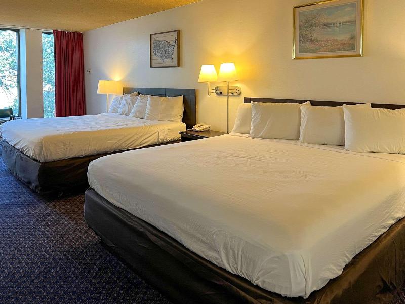 Econo Lodge San Angelo - photo 11