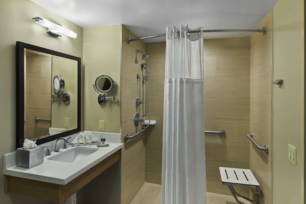 DoubleTree by Hilton San Pedro Port of Los Angeles - photo 26