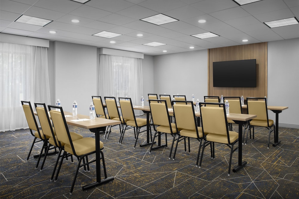 Hampton Inn & Suites Laurel MS - photo 31