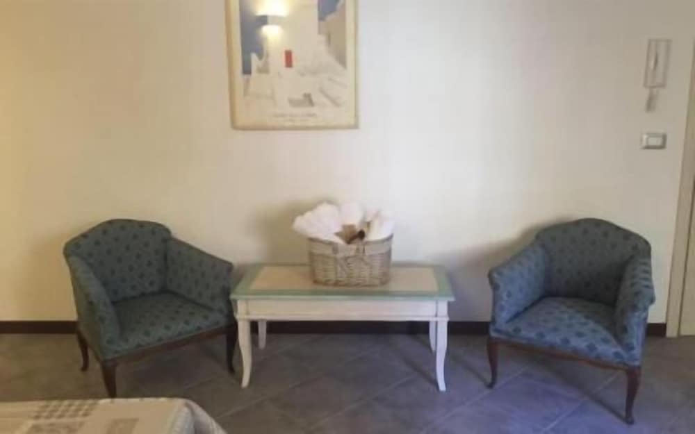 Al Castello — hotel in Pietra Ligure