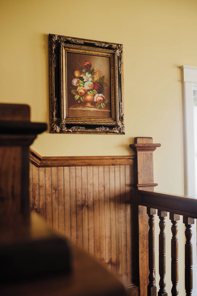Grand Lux Inn - photo 4