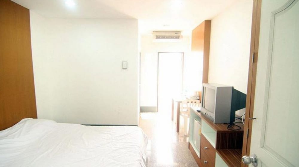 Wallada Place - carbon neutral hotel in Bangkok