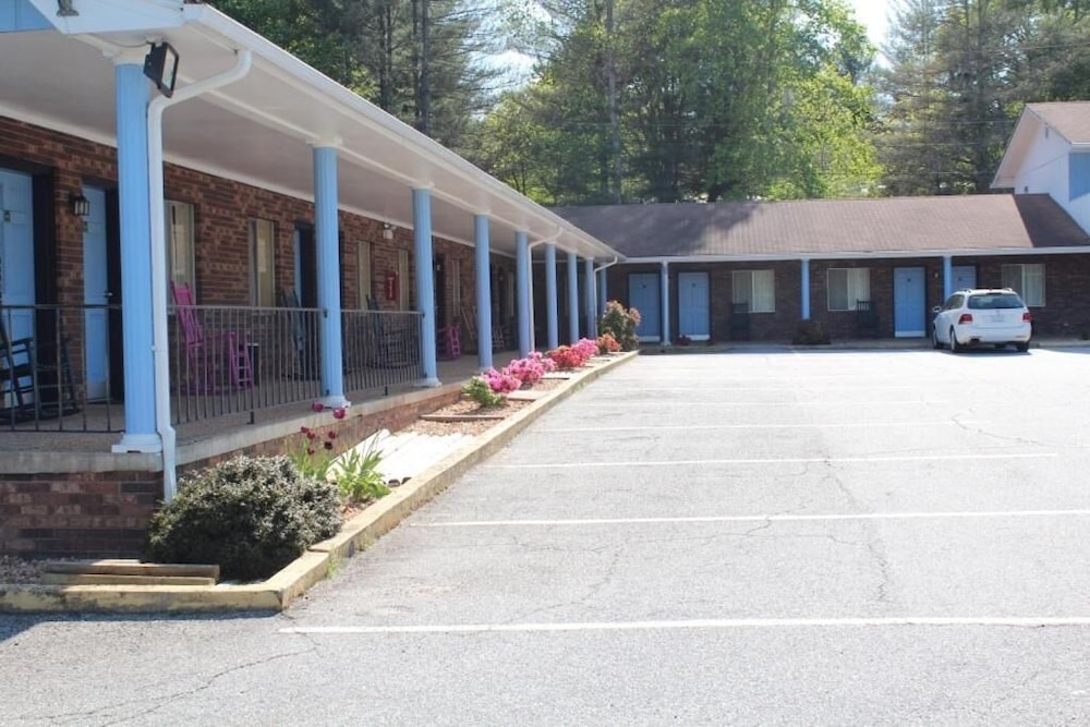 Colonial Inn Franklin - photo 28