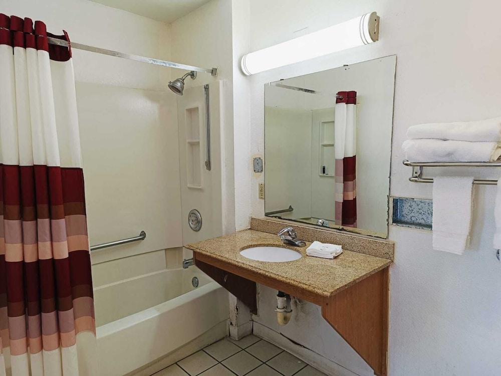 Travelers inn by OYO Wichita Falls - photo 17