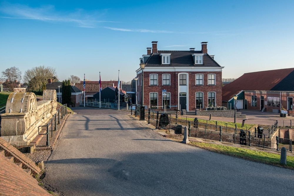 Hotel Restaurant Termunterzijl — hotel in Midwolda