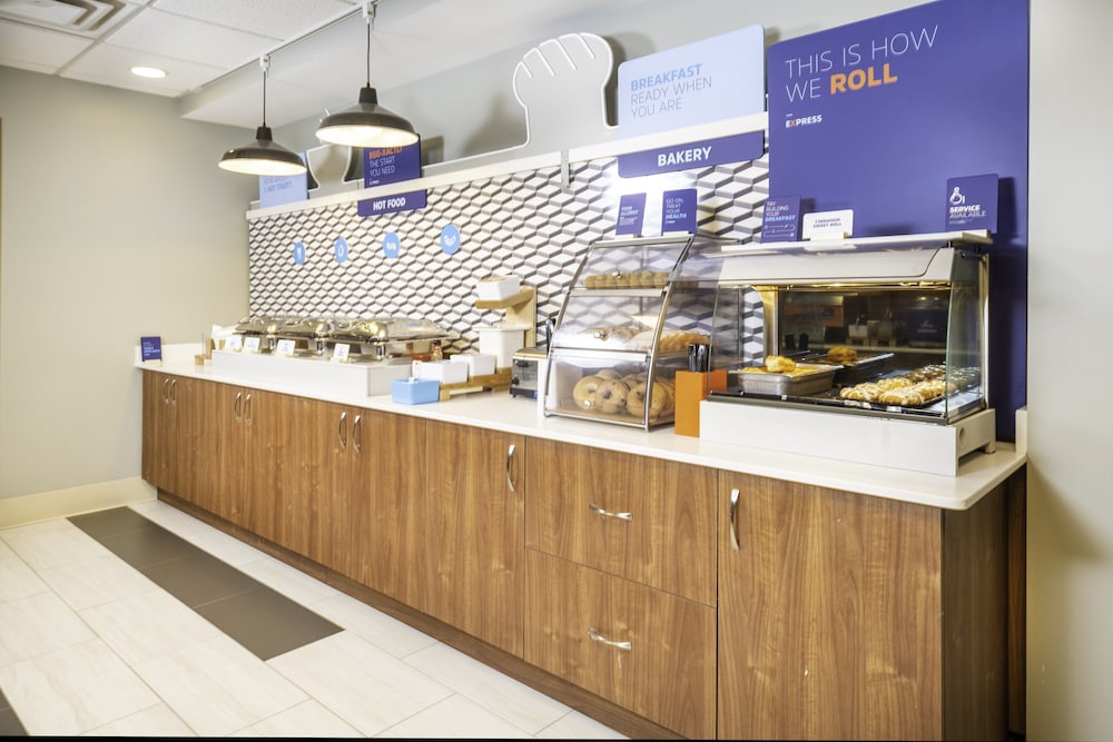 Holiday Inn Express Rochelle by IHG - photo 33