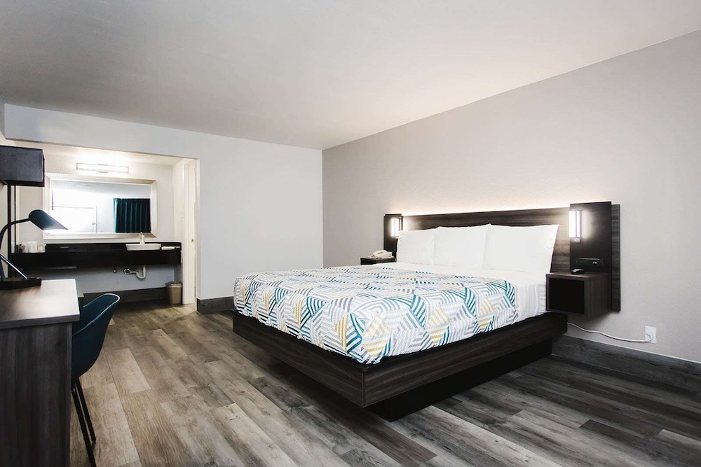 Studio 6 Houston TX Medical Center NRG Stadium - photo 14