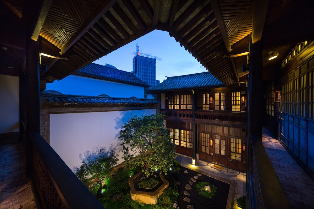 Silver Chest Boutique Hotel - last minute hotel in Kunming