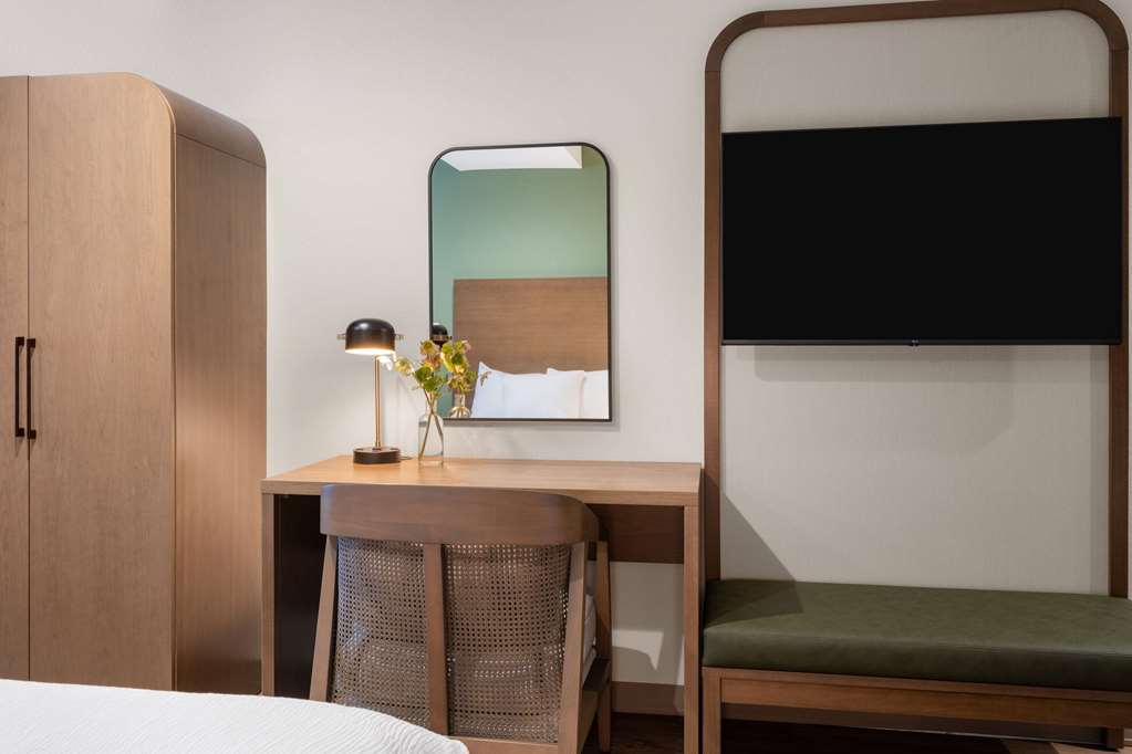 La Quinta Inn and Suites by Wyndham Lincoln - photo 29
