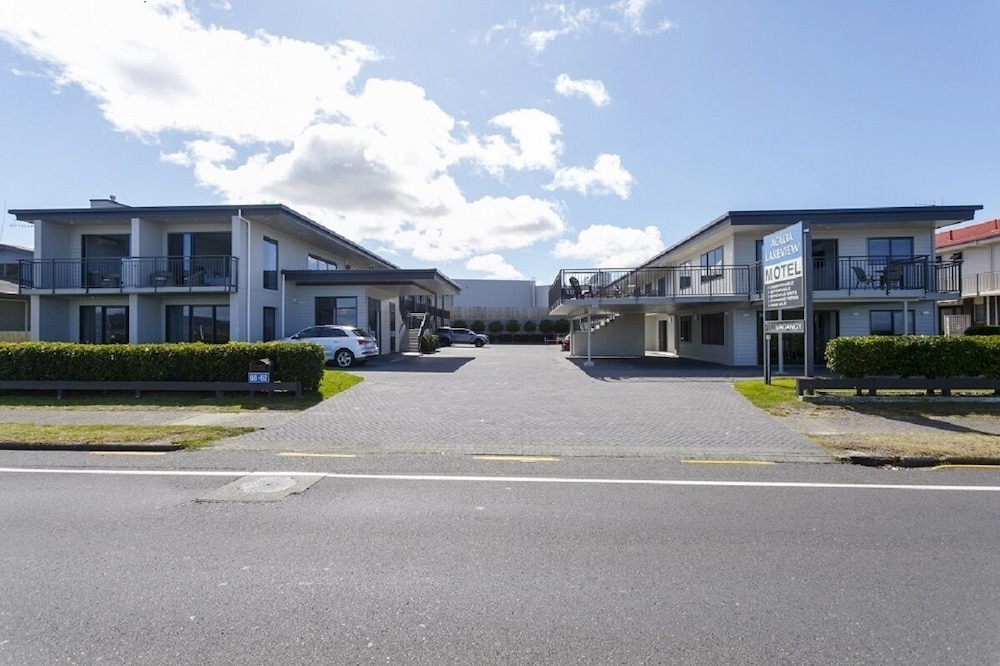Acacia Lake View Motel in Taupo, New Zealand