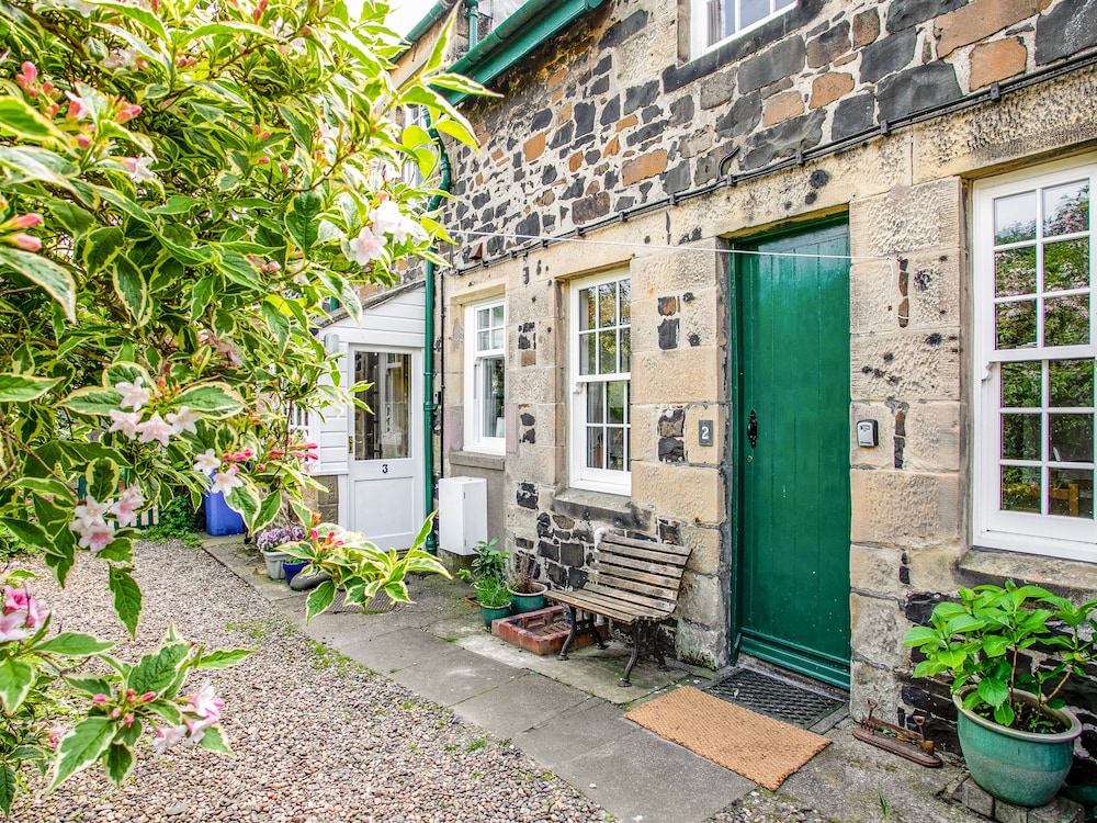 Elliot Cottage — 4-Star Luxury Hotel in Bamburgh, United Kingdom