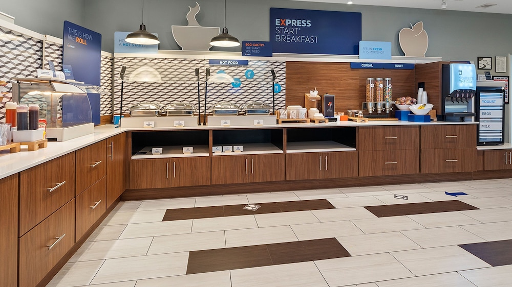Holiday Inn Express and Suites Macon North - photo 48