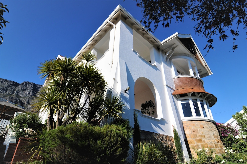 Abbey Manor Luxury Guesthouse — 5-Star Luxury Hotel in Cape Town, South Africa