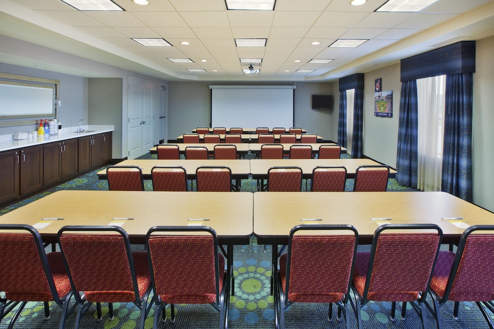Hampton Inn & Suites Elyria - photo 21